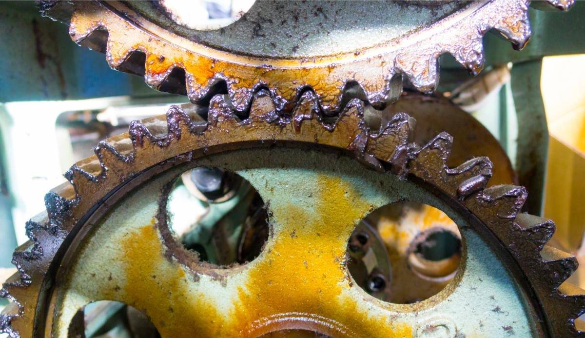 機械オイルの選び方完全ガイド！粘度や潤滑油の違いを徹底比較