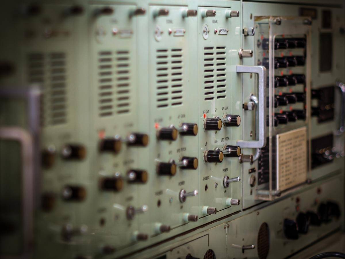 機械のオペレーターとはどんな仕事？仕事内容や年収比較と転職成功の秘訣